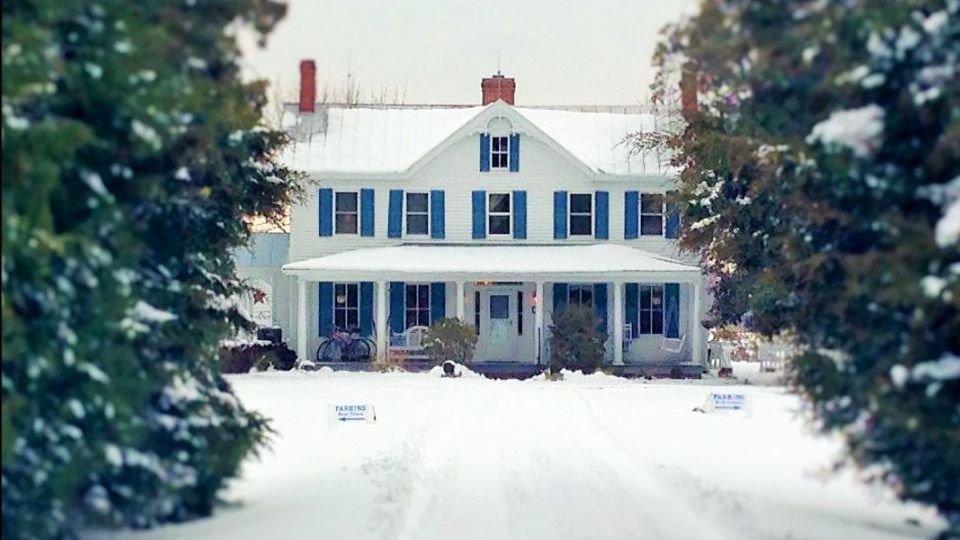 The Inn at Tabbs Creek in winter with snow. Enjoy Winter SAvings