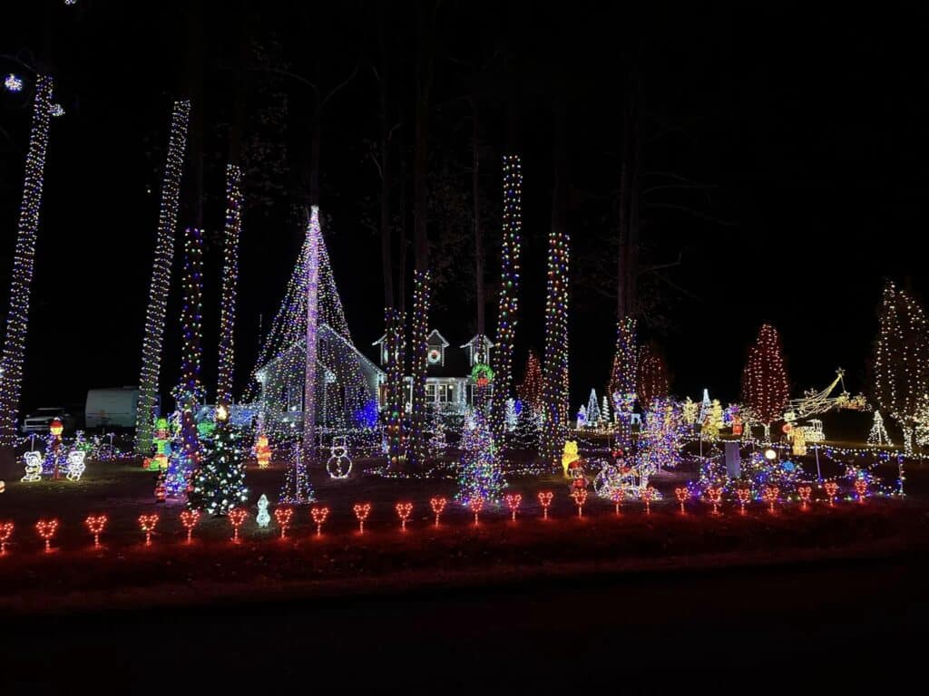 Tillage family light display on Glebe Rd in Mathews.